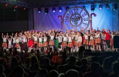 Коледен концерт "Една различна Коледа" на 20.12. 2025 г. в зала Арена - Шумен - Трето ОУ Димитър Благоев - Шумен